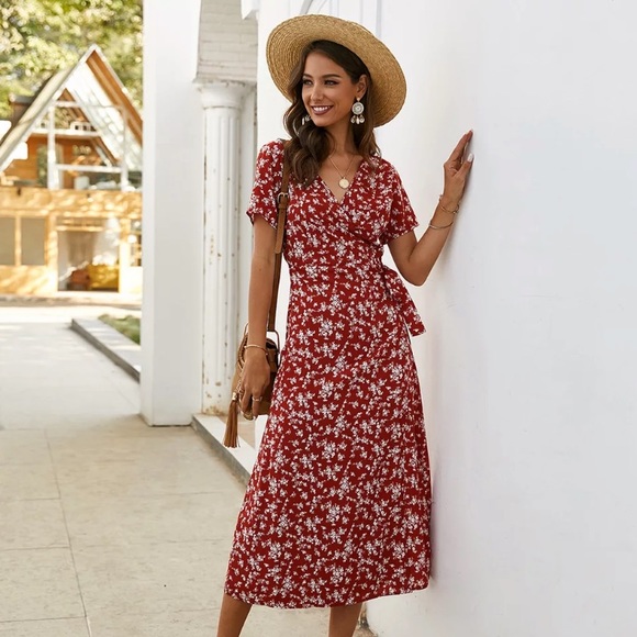 Dresses & Skirts - New! Red Floral Dress